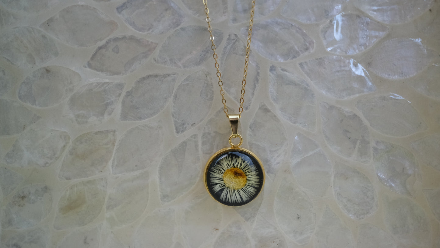 Medaillons mit Wildblüten und Edelstahlkette 16mm
