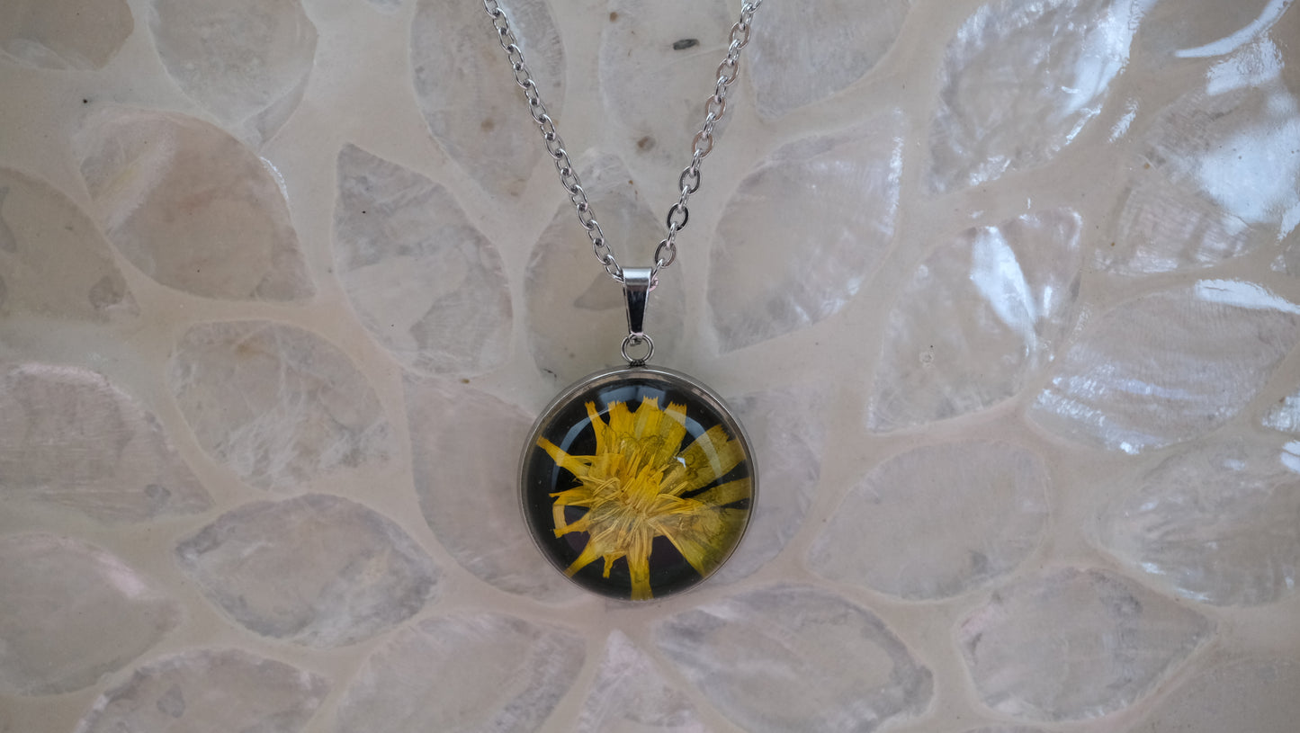 Medaillons mit Wildblüten und Edelstahlkette 16mm