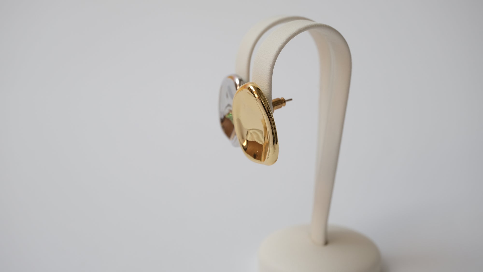 Ohrstecker im Button Look aus Gold und Silber
