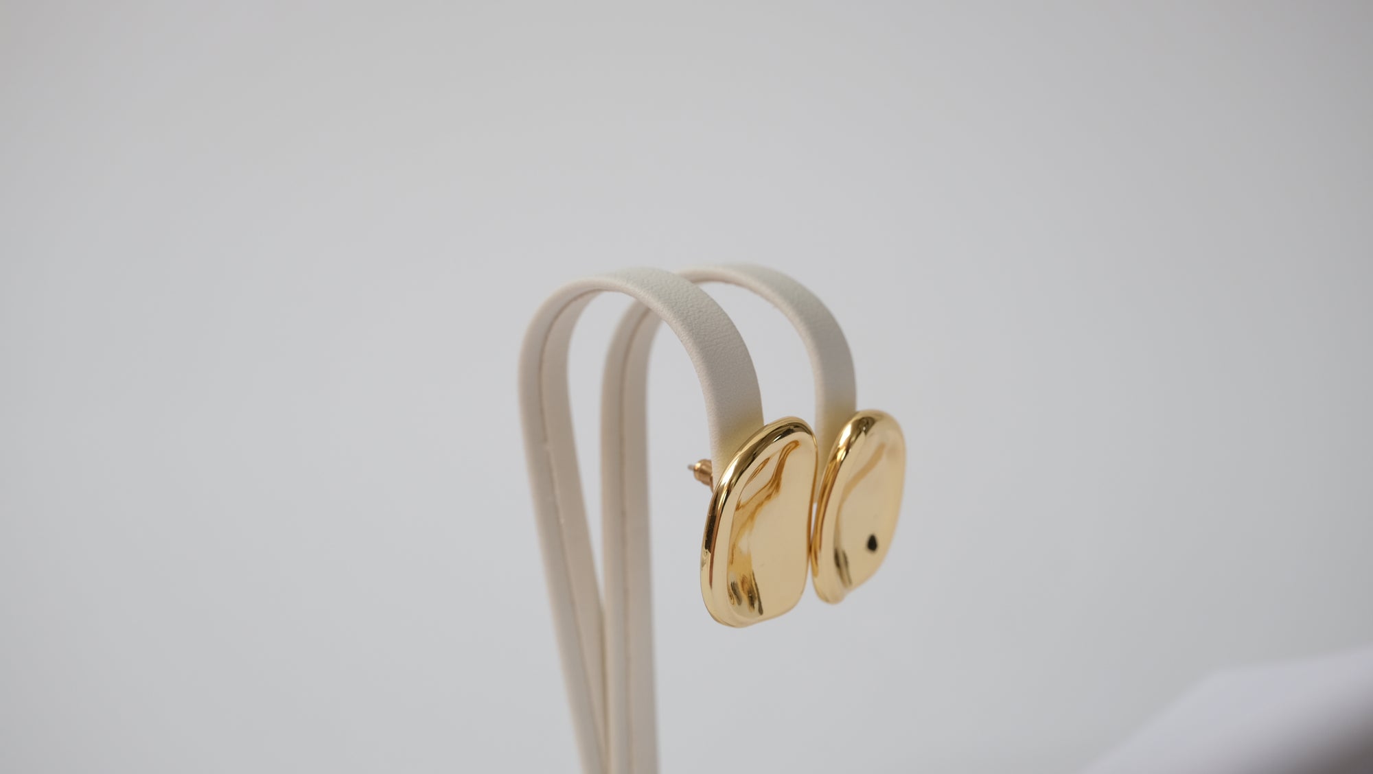 Ohrstecker im Button Look aus Gold und Silber
