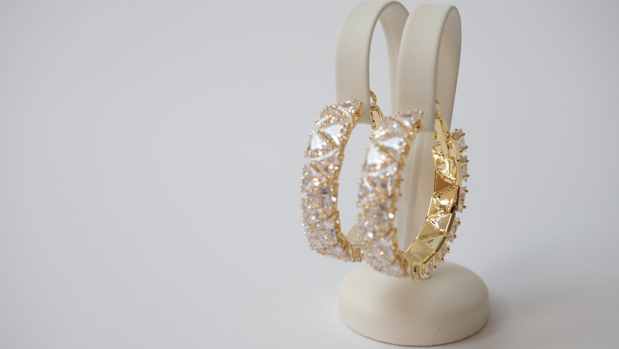 Hoops in Diamantoptik in Farbe Gold und Silber