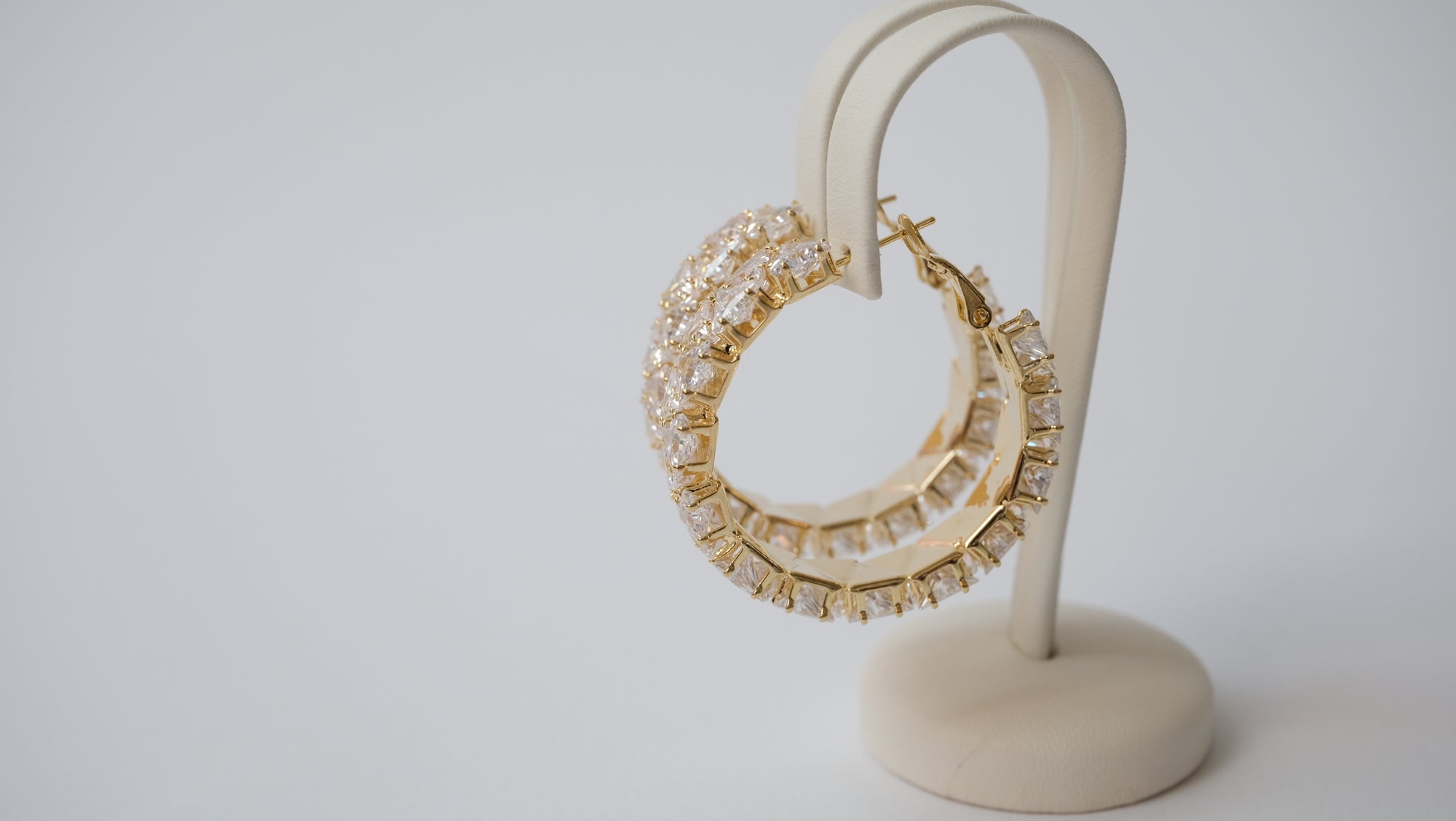 Hoops in Diamantoptik in Farbe Gold und Silber