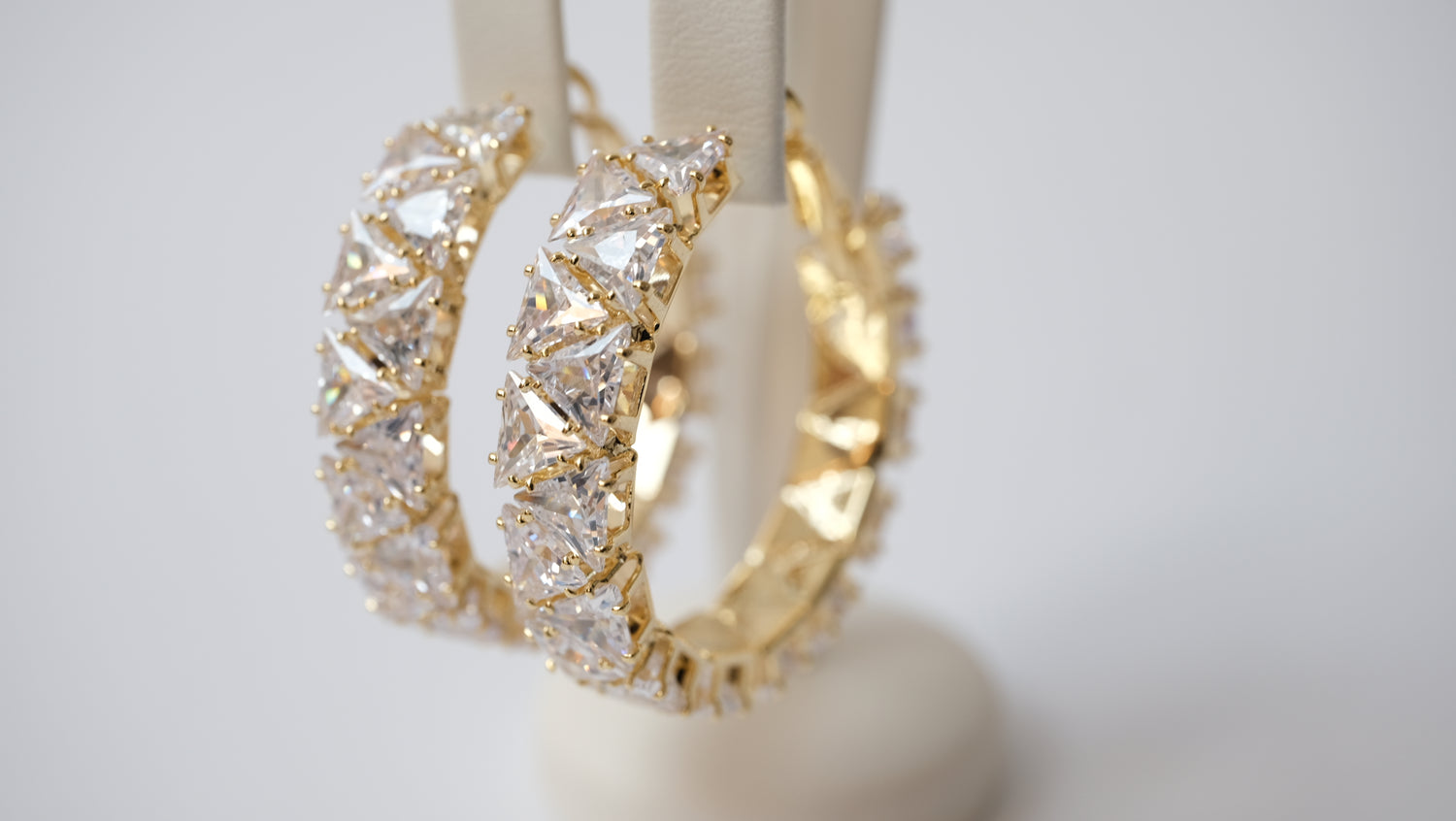 Hoops in Diamantoptik in Farbe Gold und Silber