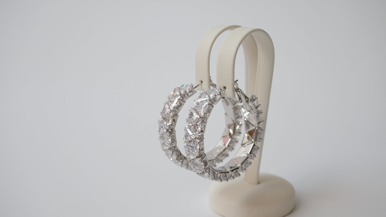 Hoops in Diamantoptik in Farbe Gold und Silber