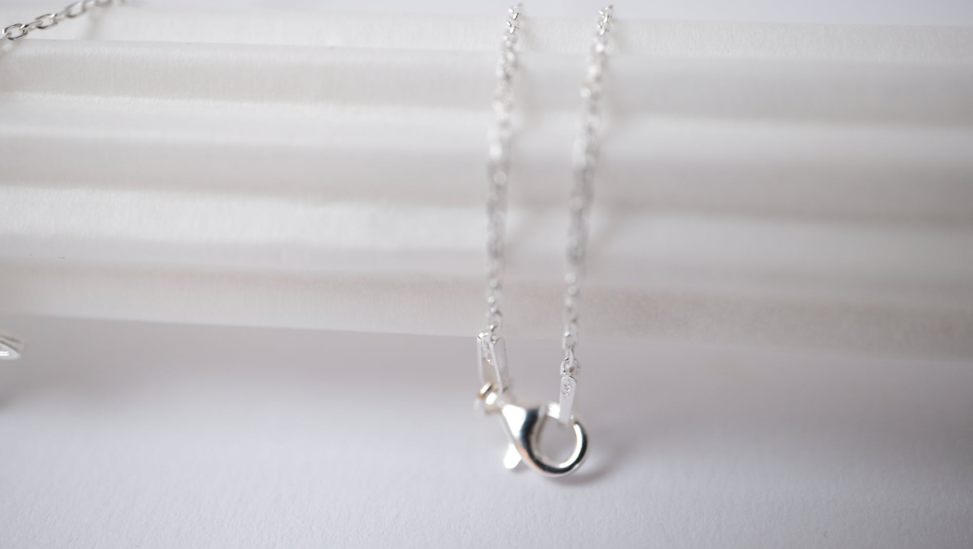 Misty Kette mit geheimnisvollem Charme