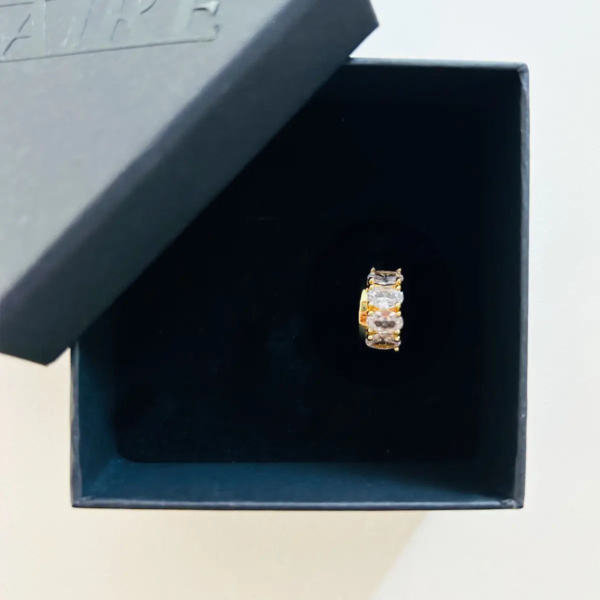 Ohrmanschette mit ovale Kristalle