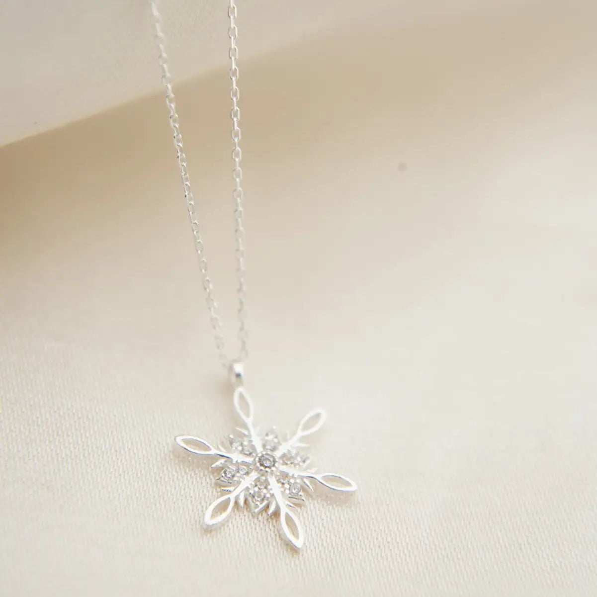 Misty Kette mit geheimnisvollem Charme
