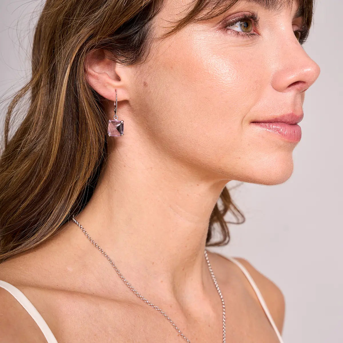 Lila Ohrringe mit Haken "JAZZ"